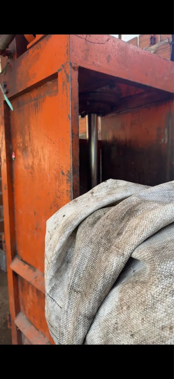 Prensa enfardadeira 12.000,00 pra hoje!!!  - Foto 3