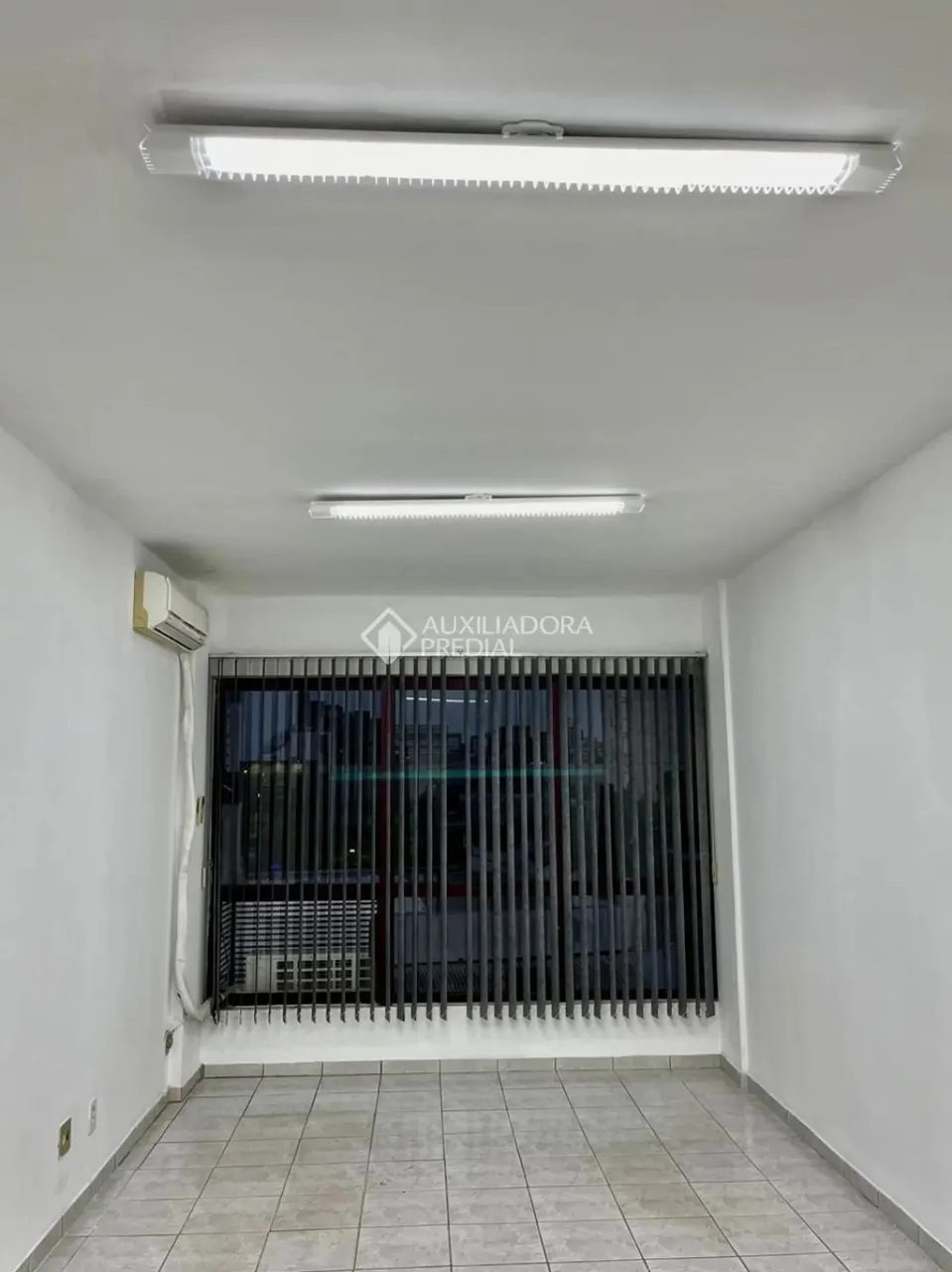 Sala / Conjunto Comercial com 1 banheiro e 33m² - São Geraldo