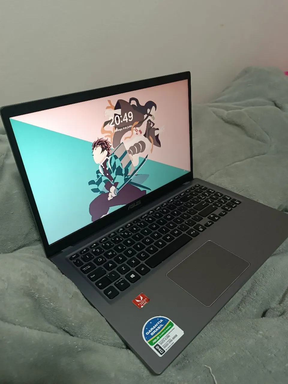 Notebook Asus com tela em alta definição