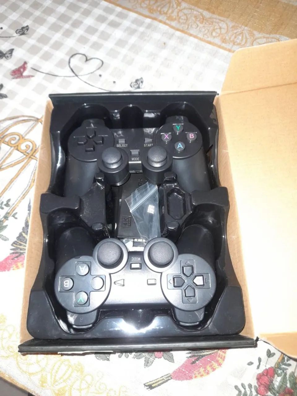 Vídeo game stock 4k 10 mil jogos retrô + 2 controles sem fio