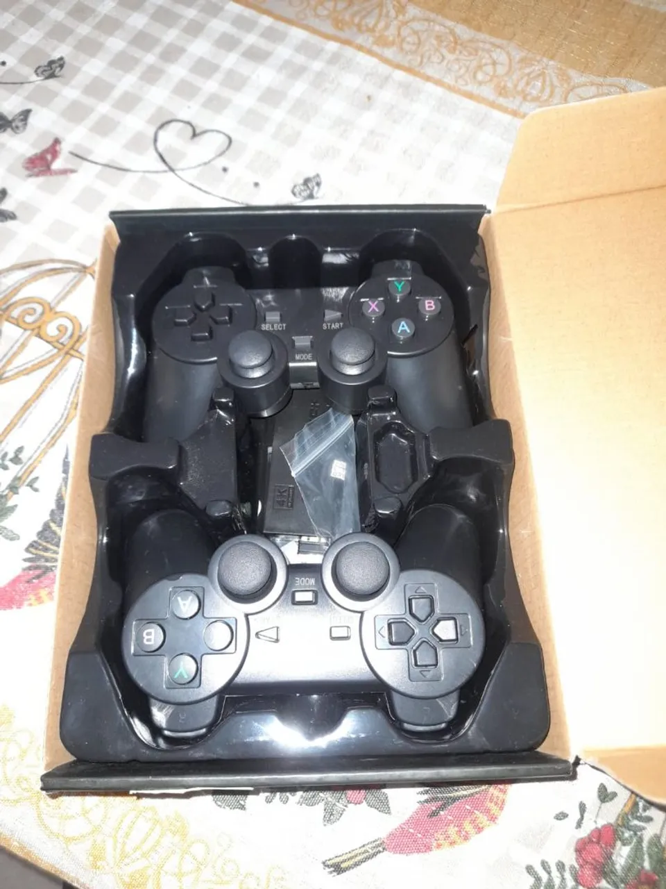 Vídeo game stock 4k 10 mil jogos retrô + 2 controles sem fio