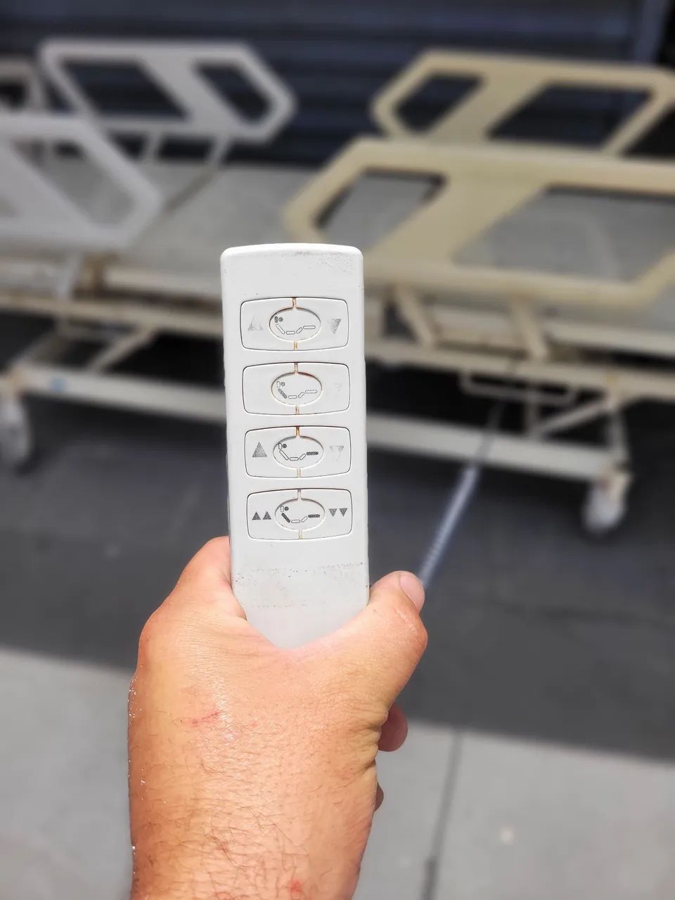 Cama hospitalar elétrica com elevador de altura  - Foto 4
