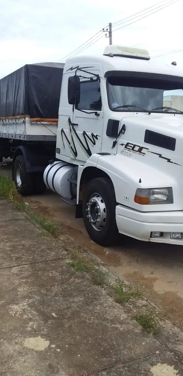 Volvo edc Gold 98/99 4x2 pneu zero,troca por cavalo mais novo.