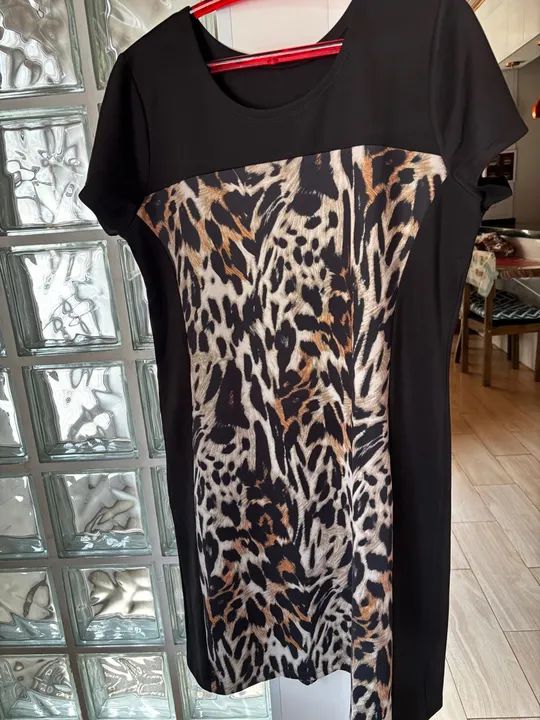 Vestido preto com estampa de onça - Foto 4