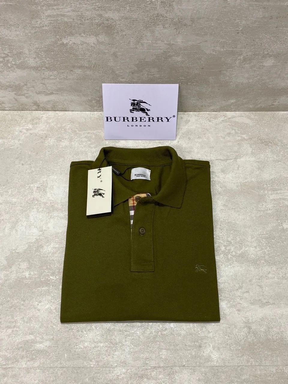 Camisa Polo Burberry London - Logomarca Monocromática  - Foto 4