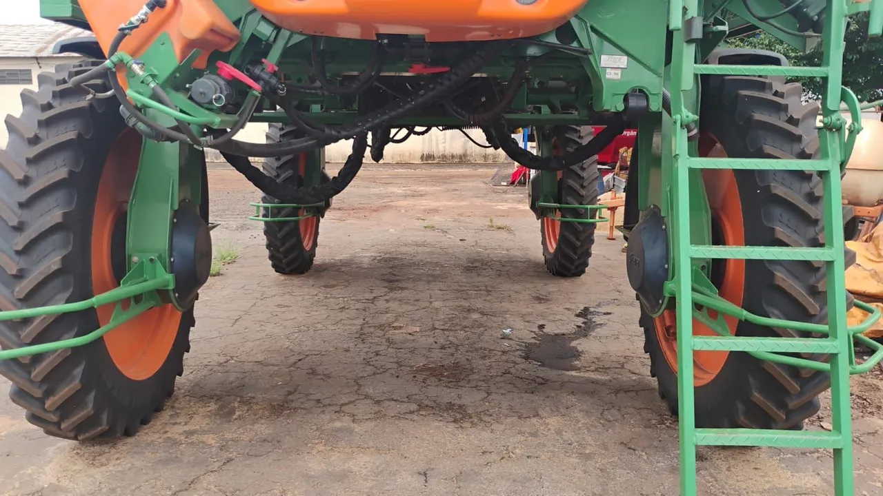 Caminhão Pulverizador Agrícola
