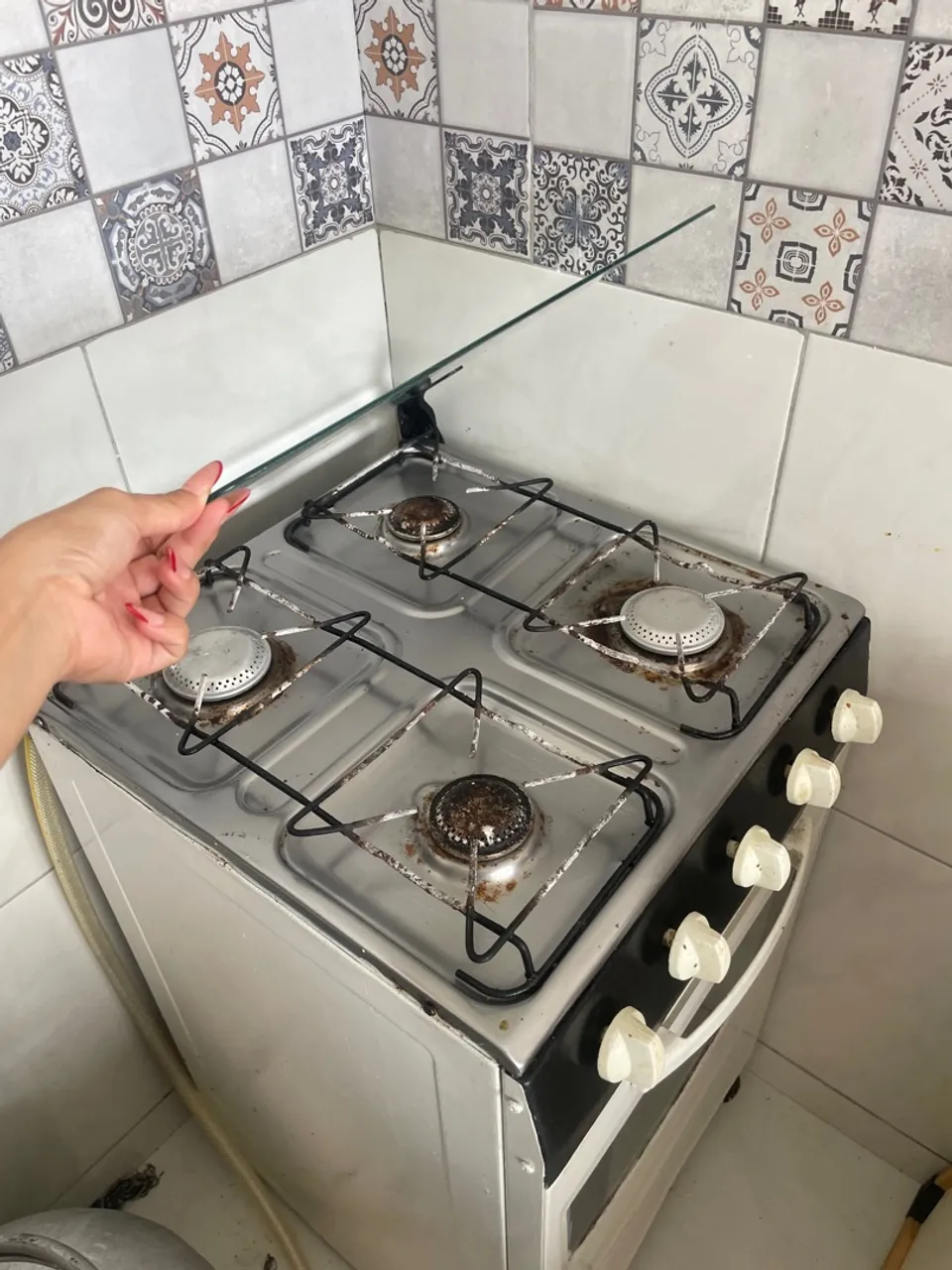 Fogão 4 Bocas com Tampa de Vidro - Ótimo Estado