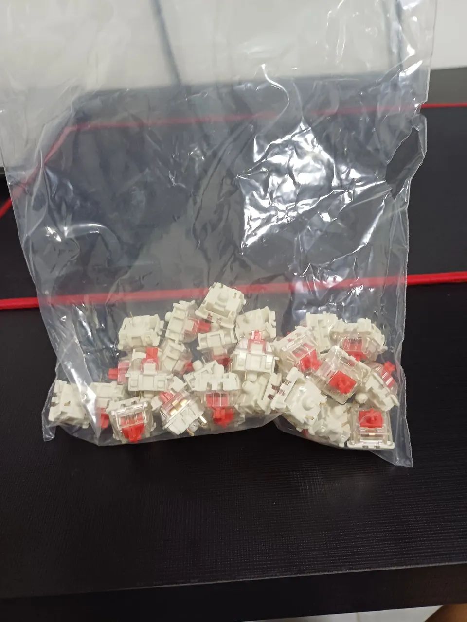 Kit 30 Switchs mecânicos GATERON originais e NOVOS funcionando, nunca usados.