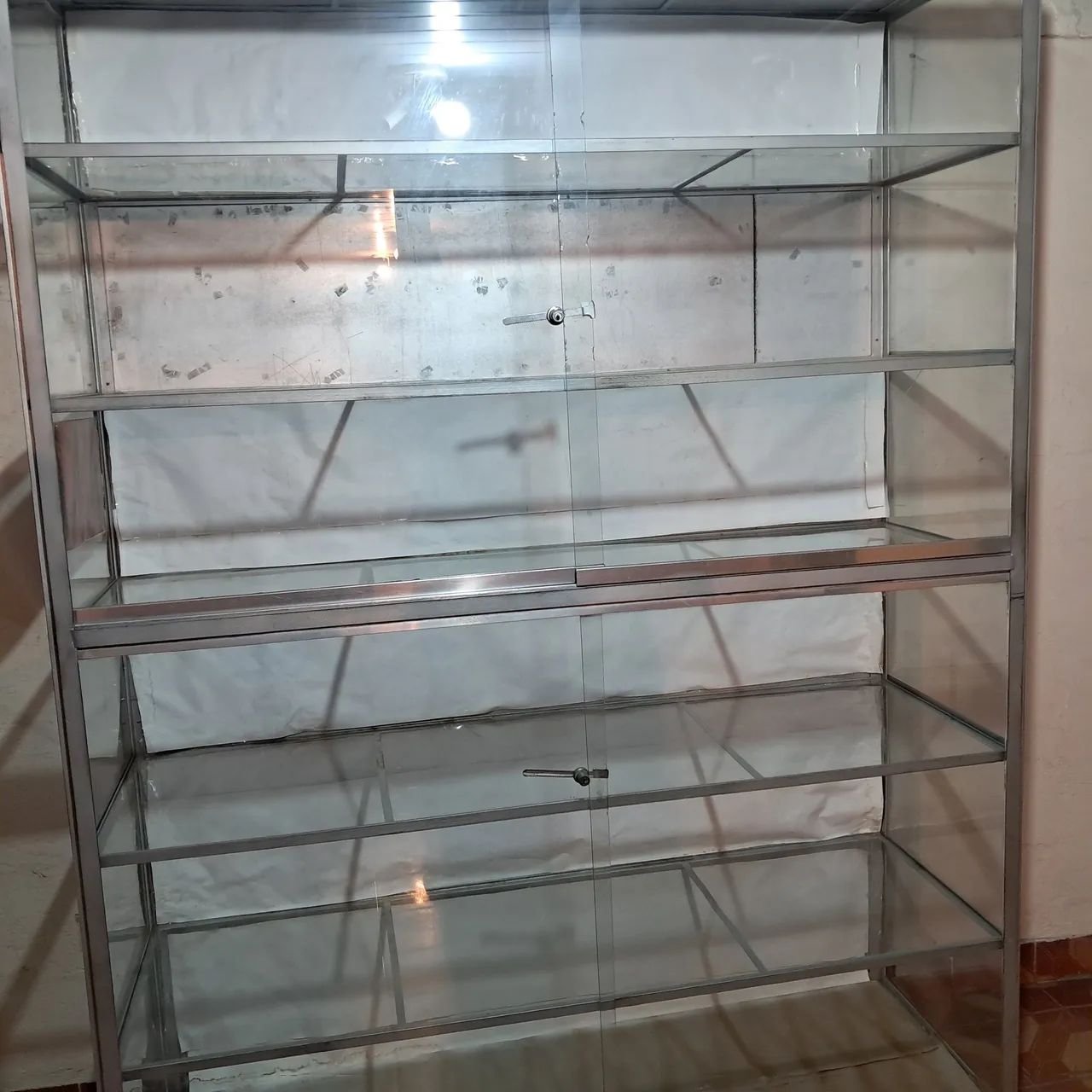 VENDO VITRINE DE FERRO 