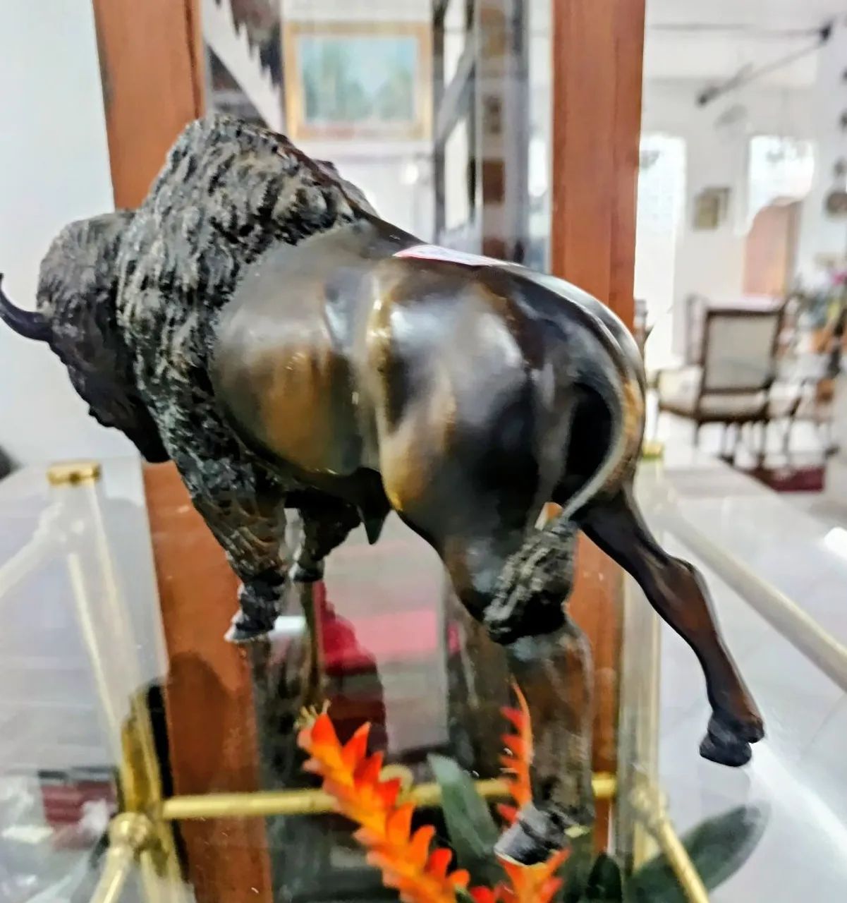 Linda Estatueta de um Búfalo em Plástico  - Foto 2