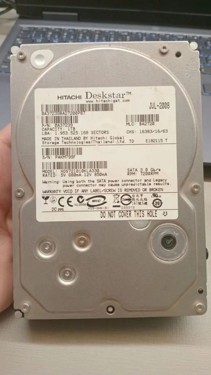 Vende-se HD Hitachi Deskstar 1TB, em perfeitas condições.<br>150$ pra ir ráp