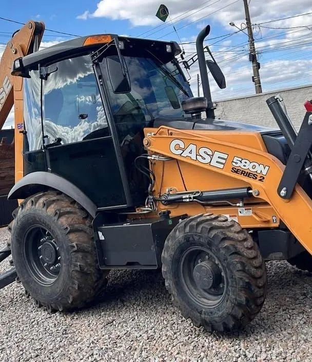 Retroescavadeira case 580n ano 2025