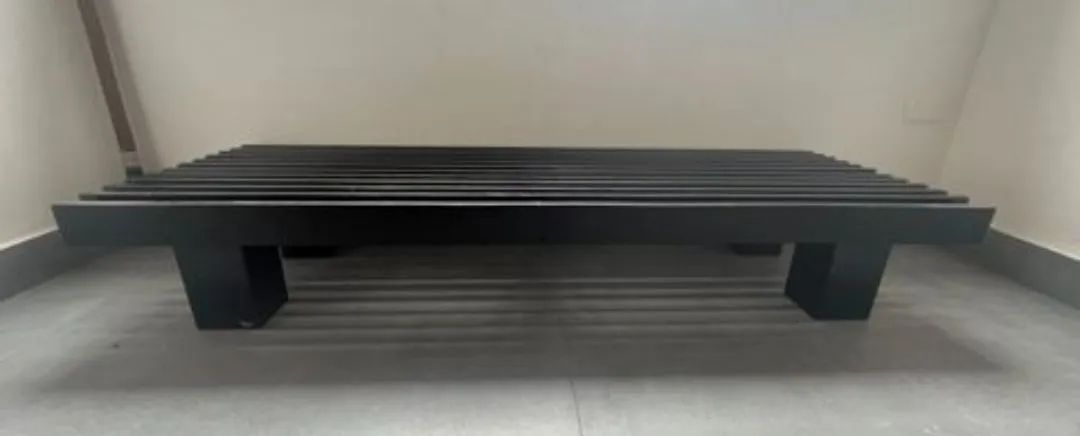 Banco Baixo de Madeira Preto Design Moderno