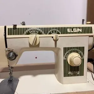 Máquina de Costura Elgin Zig Zag