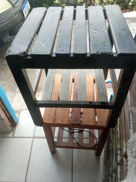 Banco de madeira em ótimo estado