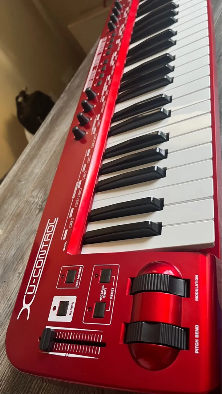 Controlador Behringer Mídi UMX 61