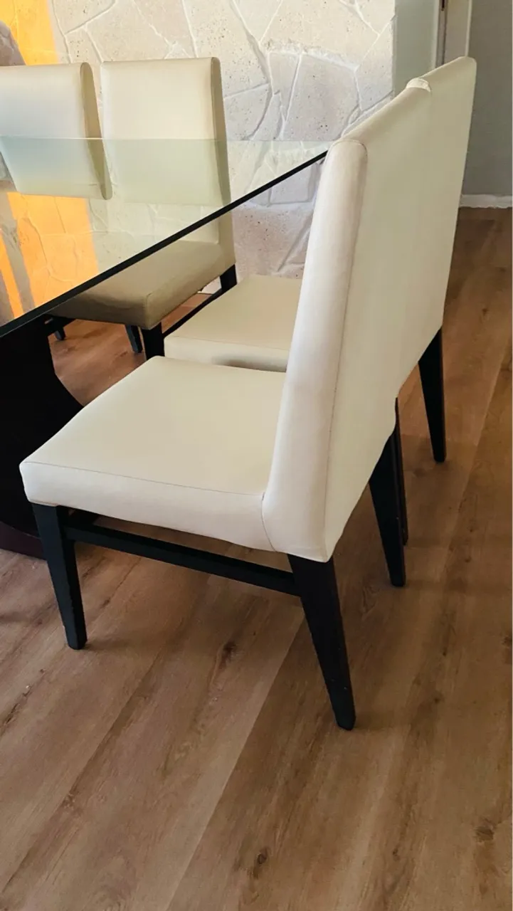 Mesa de Jantar com 8 Cadeiras Elegantes
