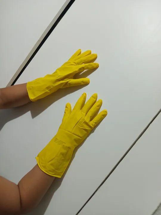 Luvas PVC em quantidade 