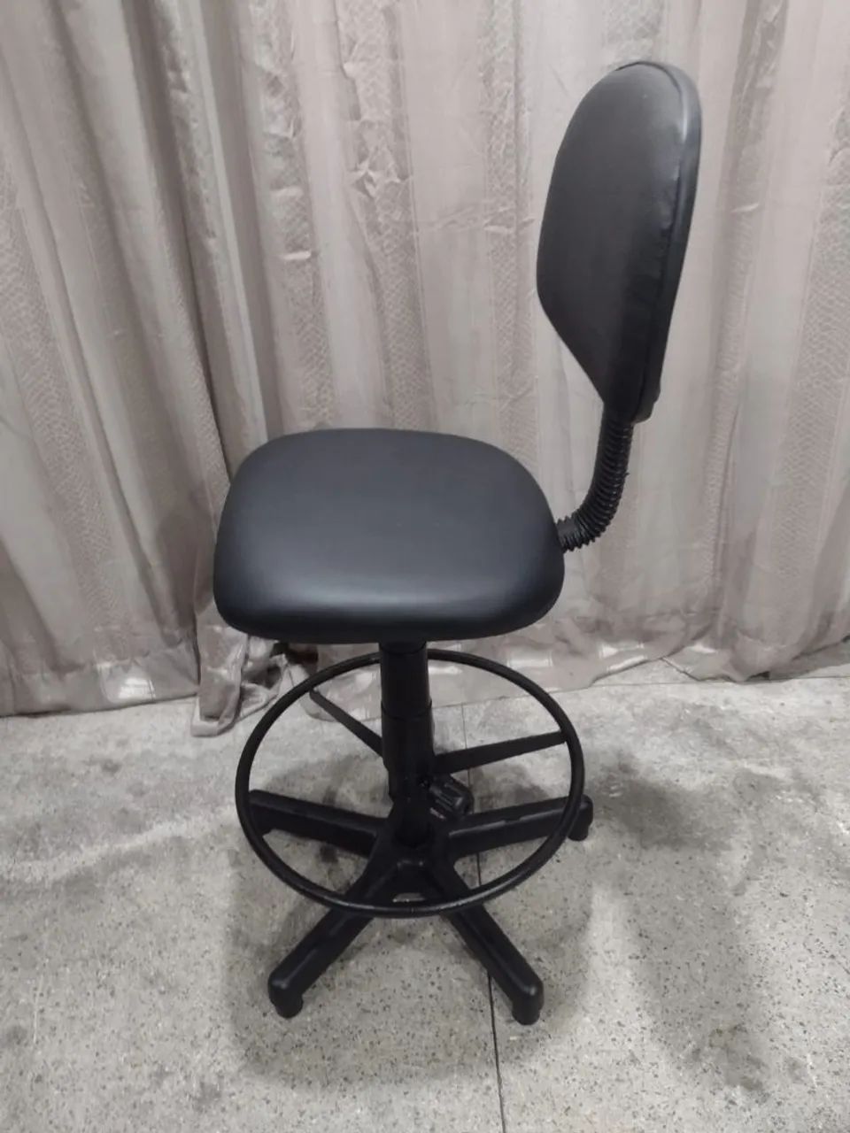 Cadeira de caixa e balcão 