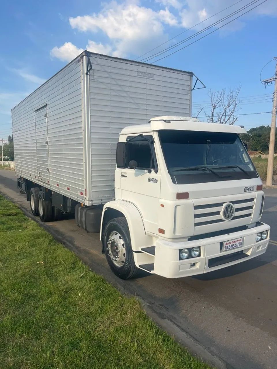 VW -17.210 WORKER TRUCK 6X2 BAÚ -ANO 2001 - Foto 4