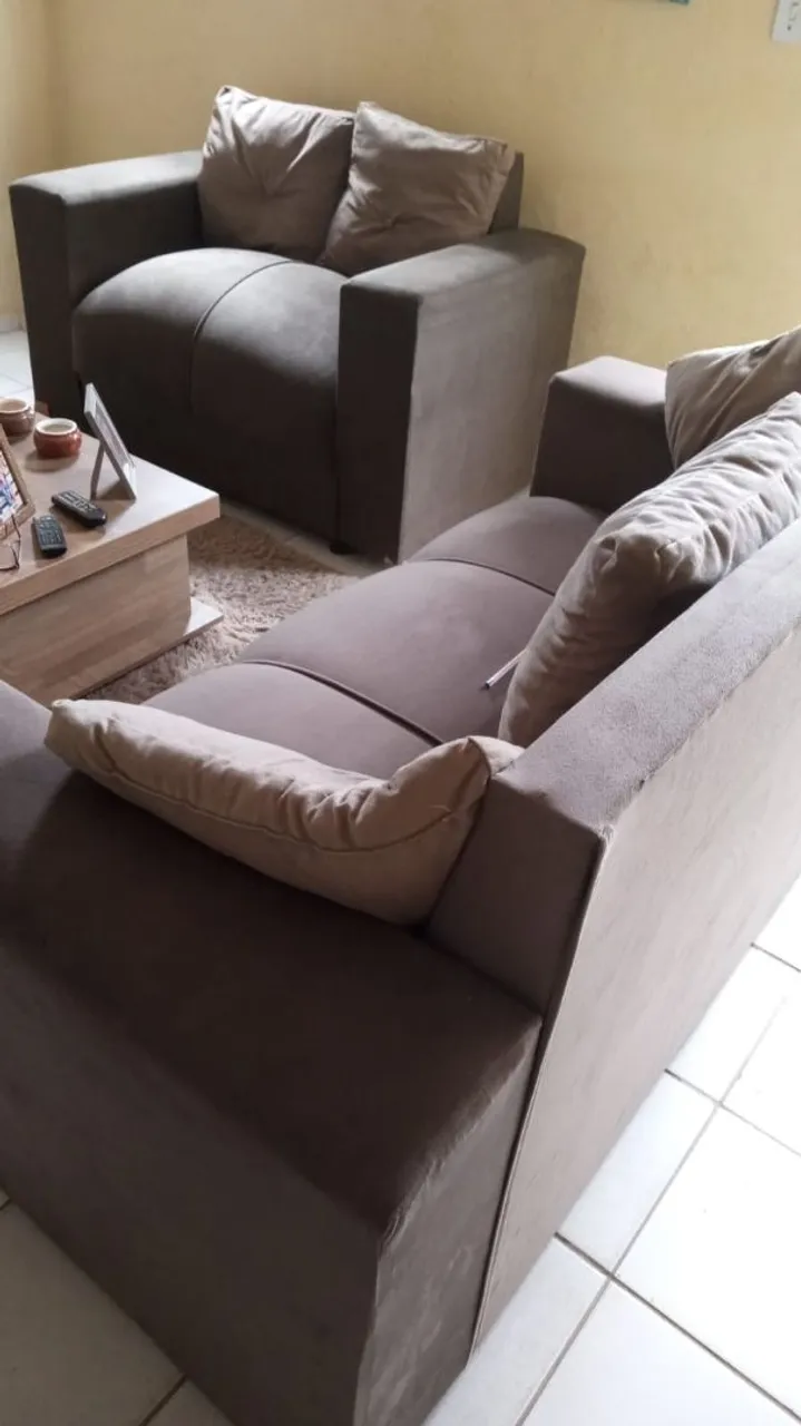 Sofá moderno cinza com 2 e 1 lugares