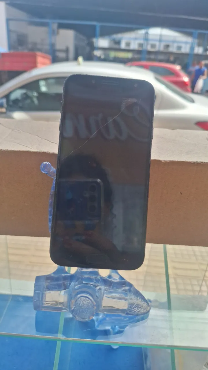 Samsung J8