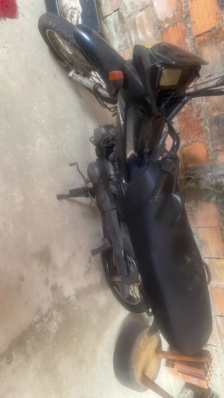 Moto conservada de mulher 