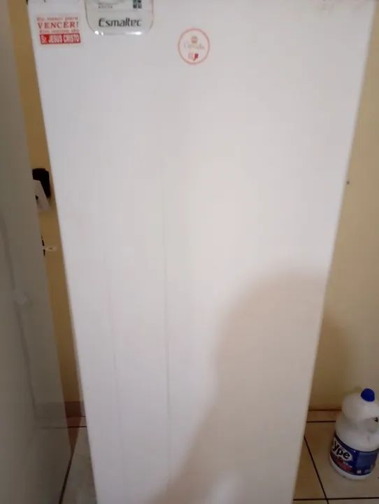 Vendo geladeira 200,00