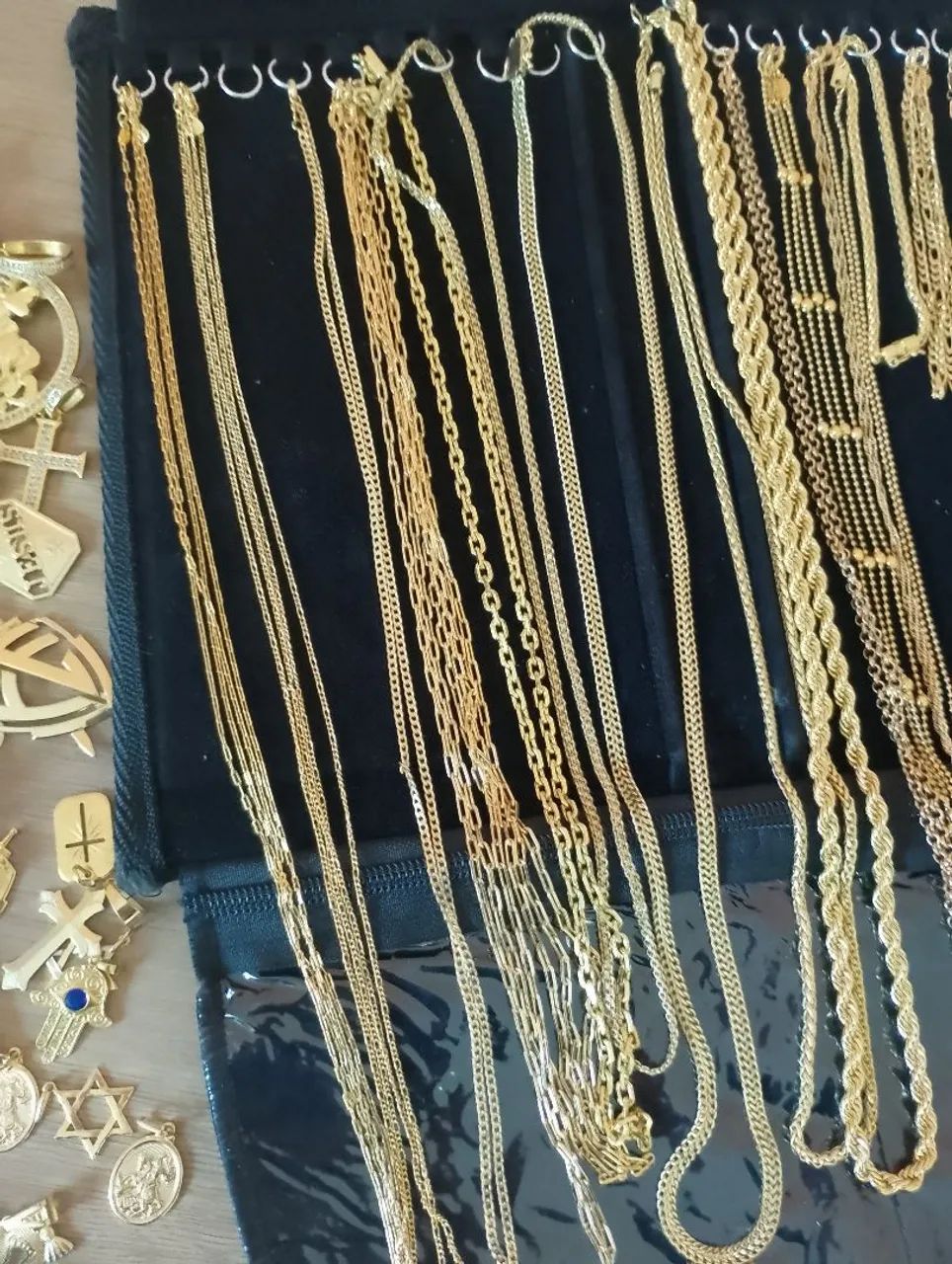 RENDA EXTRA. LOTE DE SEMI JÓIAS BANHADAS A OURO 18K  - Foto 4