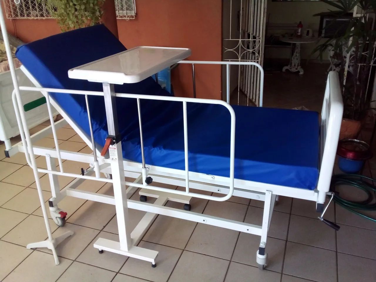 Cama Hospitalar Articulada 2 posições,lindíssima. 1898 reais. - Foto 5