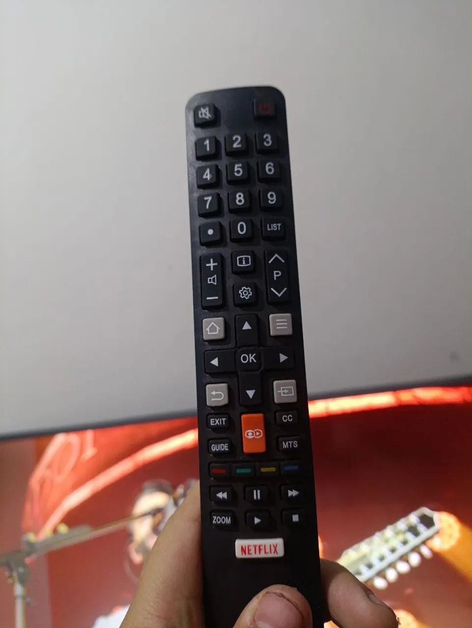 Tv TCL 50 polegadas Smart 4k funcionando com controle 64418592921859124