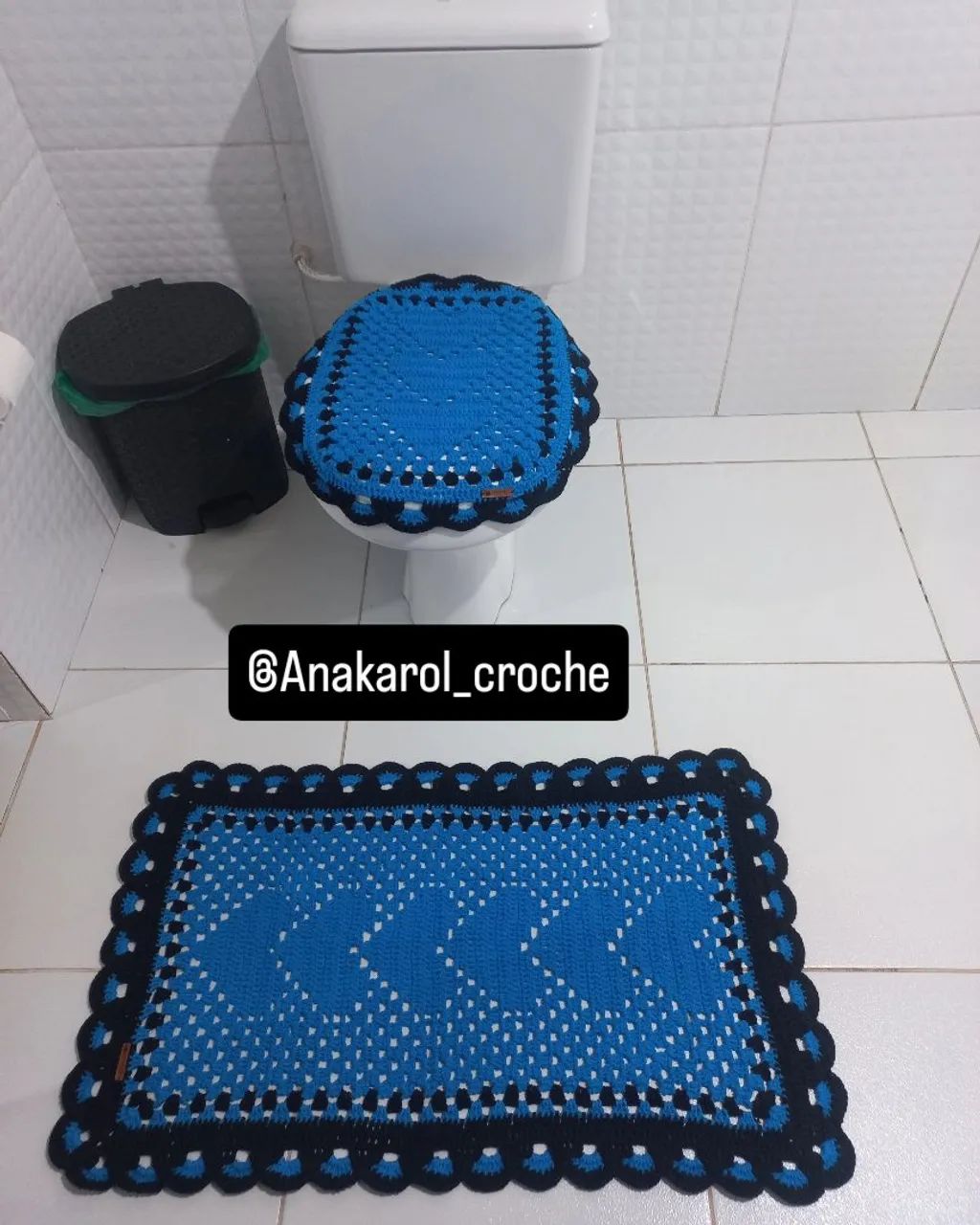 Tapete e Tampa de Vaso Sanitário em Crochê