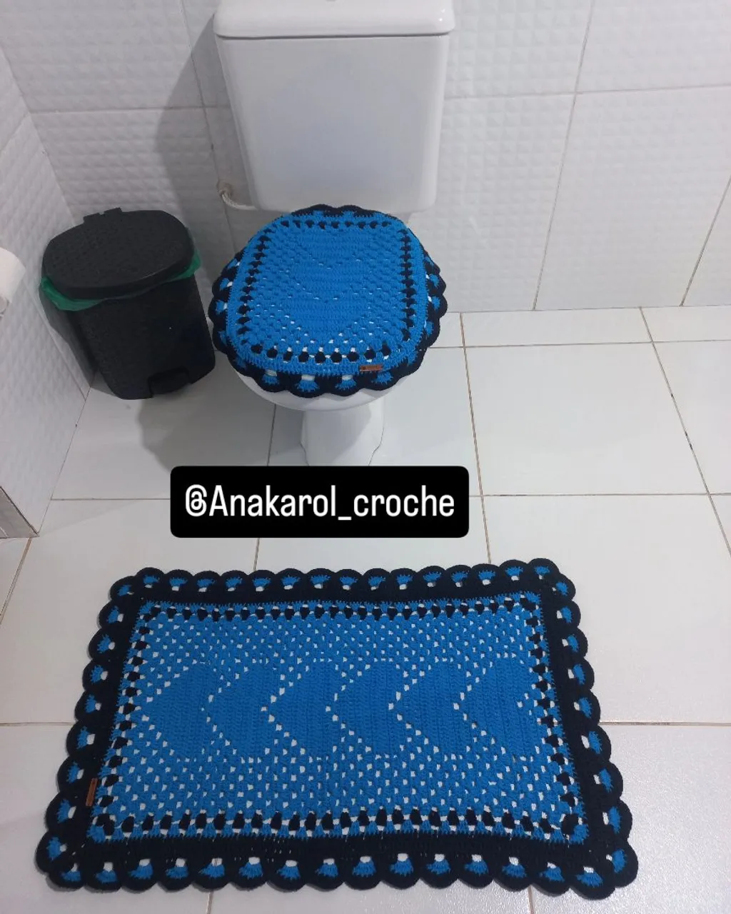 Tapete e Tampa de Vaso Sanitário em Crochê