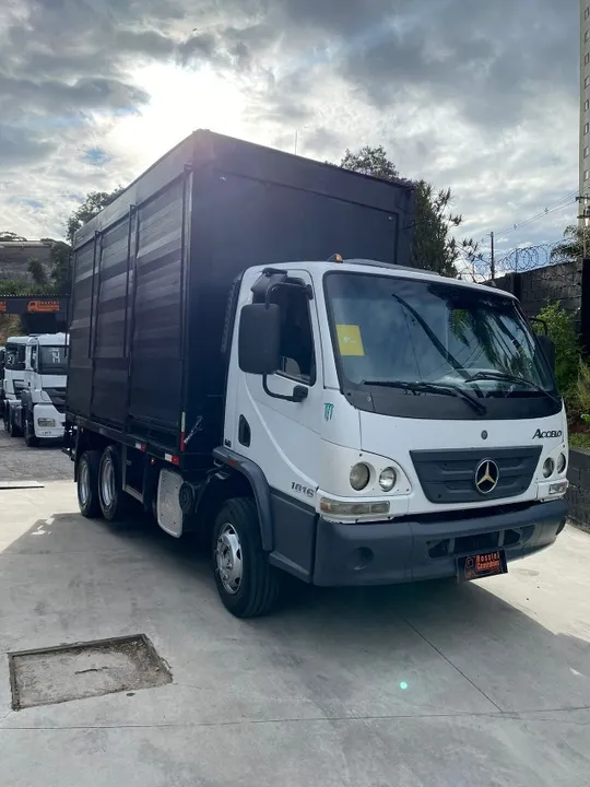 Mb Accelo 1016 2014 Truck baú de bebidas