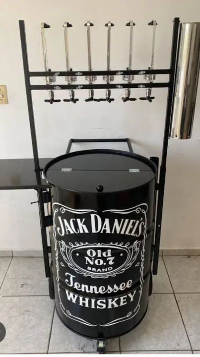 Carrinho de Drinks Barril Jack Daniels - Ideal para eventos