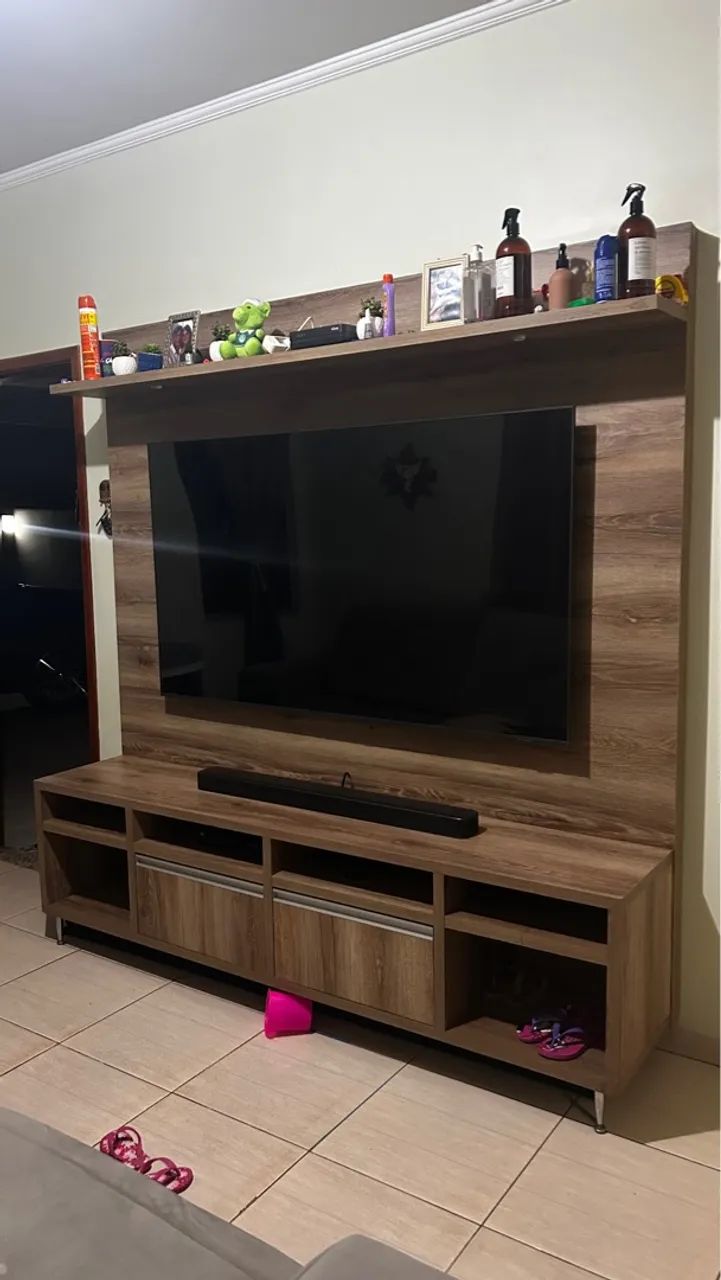 Painel em tom amadeirado 