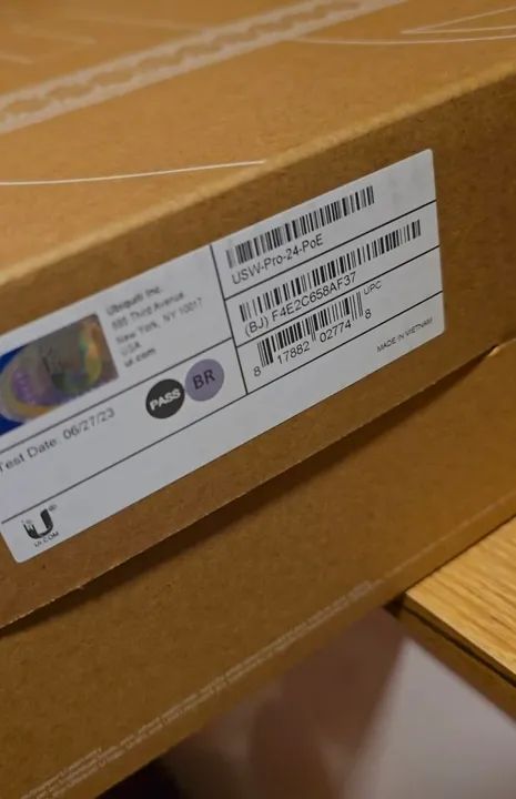 Switch Ubiquiti USW-Pro-24-PoE