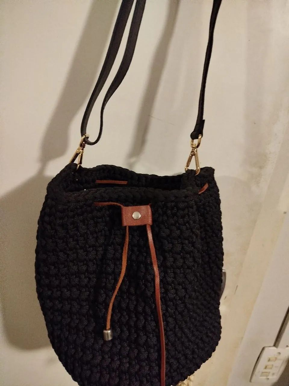 Bolsa de ombro preta artesanal - Foto 2