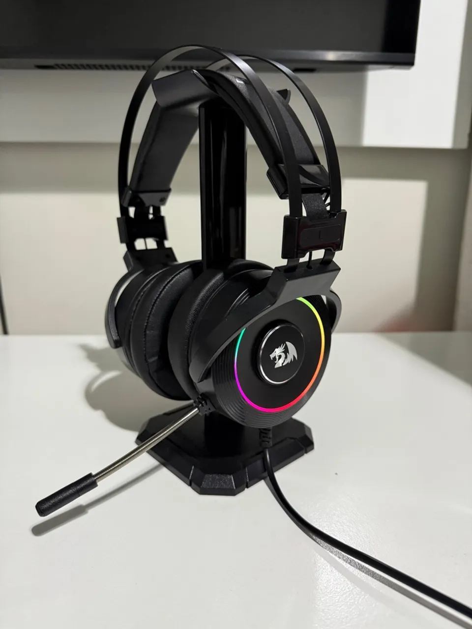 Fone Gamer Redragon com microfone e RGB