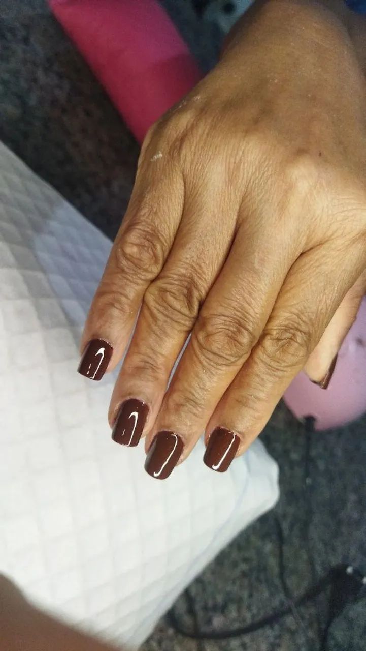 Unhas decoradas com glitter dourado - Foto 3