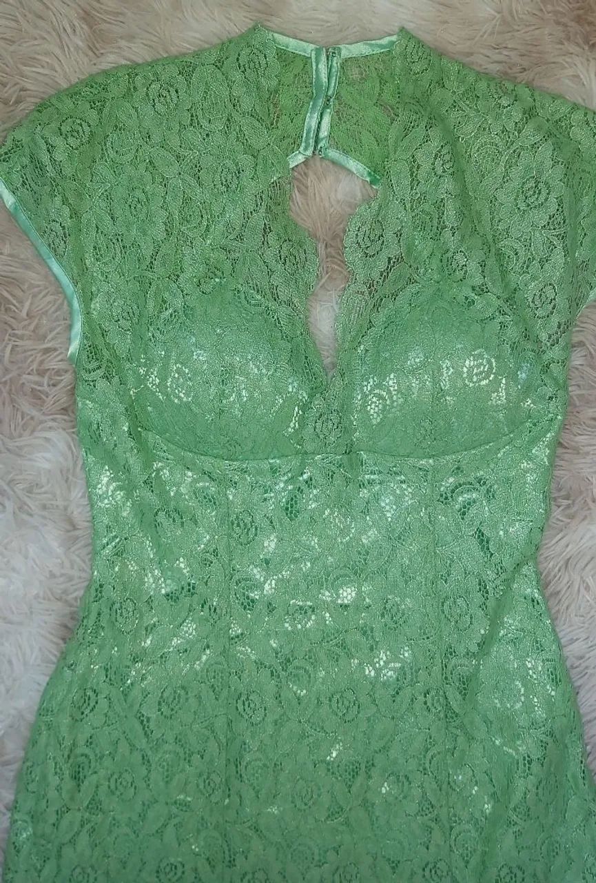 Vestido de festa em renda verde