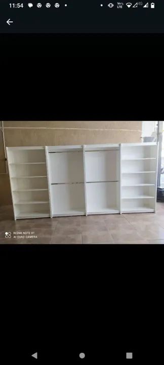PRATELEIRAS E CABIDEIROS Armário de loja
