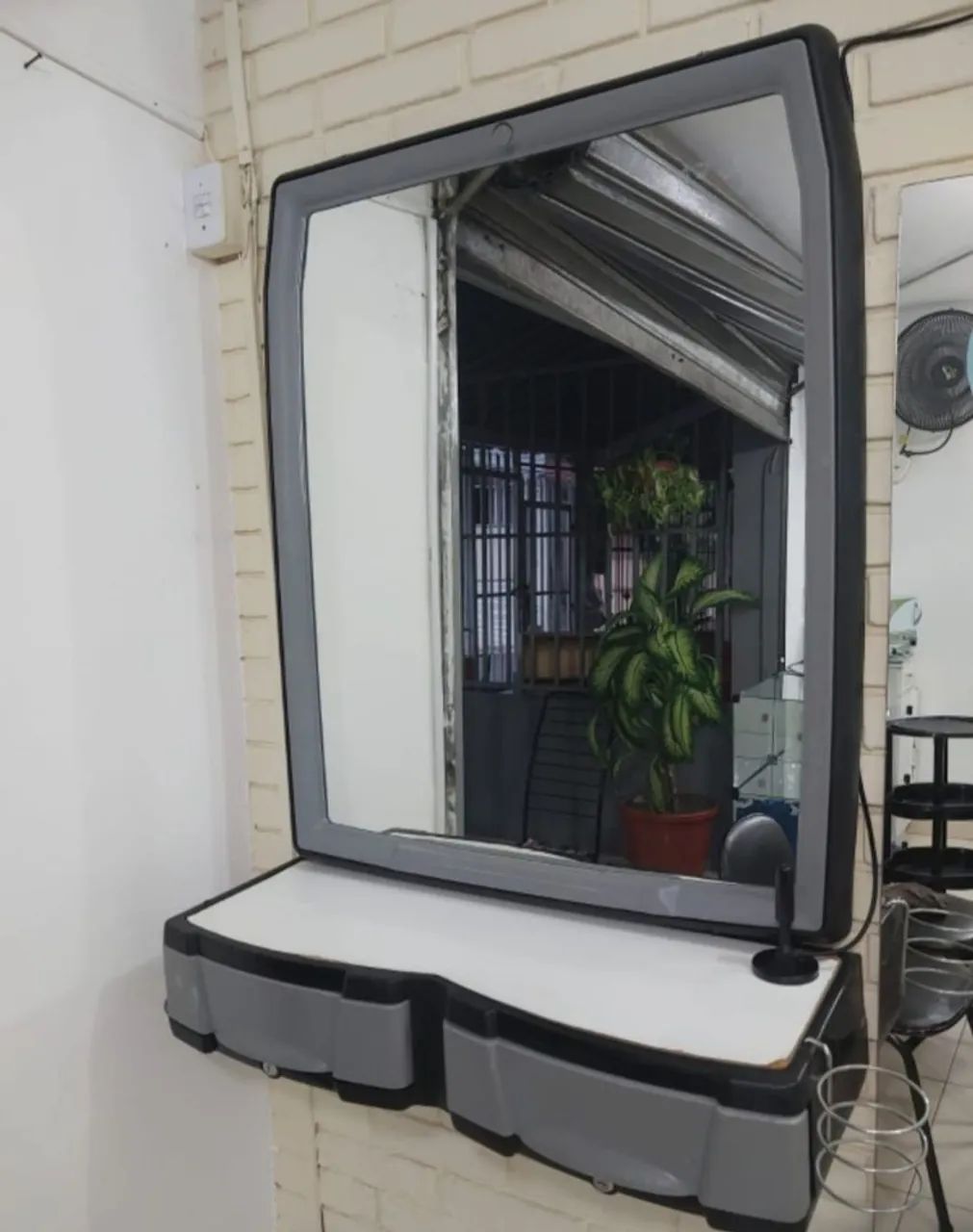 Vende-se bancadas com espelho e gavetas para salão de beleza.  - Foto 3