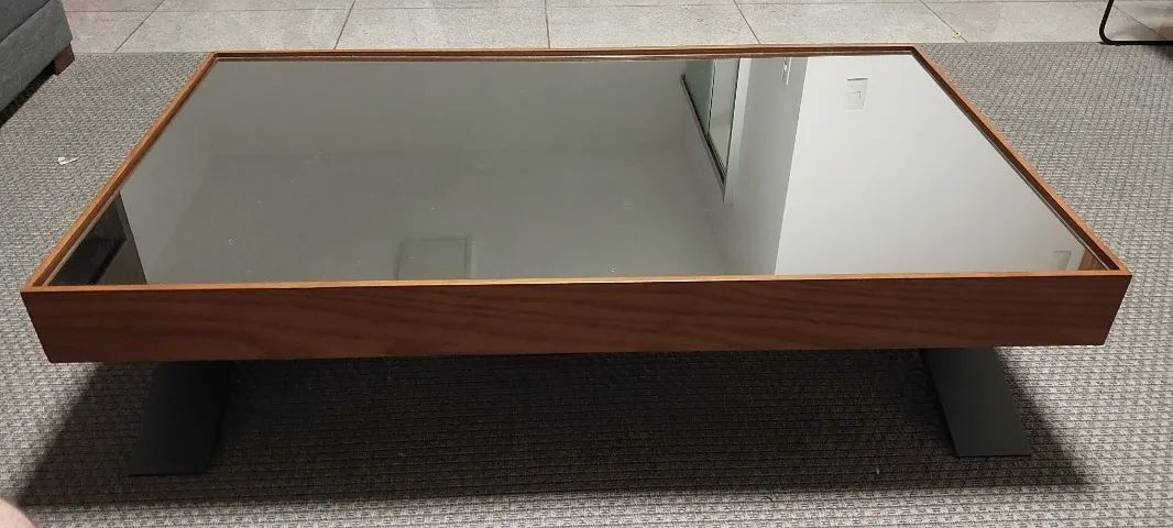 Mesa de centro com tampo espelhado