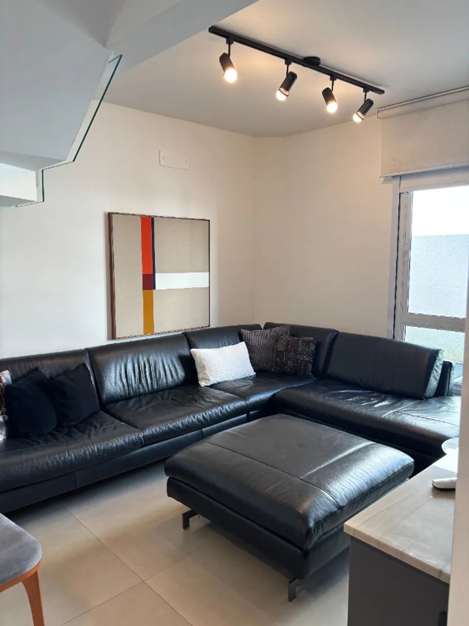 Sofá em L de Couro Legítimo Natuzzi Editions Preto + Puff/Puff Central