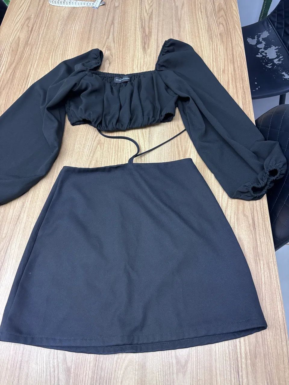 conjunto myft cropped e saia preto p - Foto 4