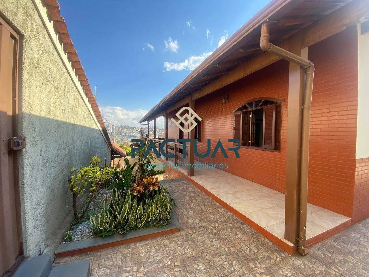 Linda casa totalmente mobilhada, lazer, espaço e segurança. - Foto 2