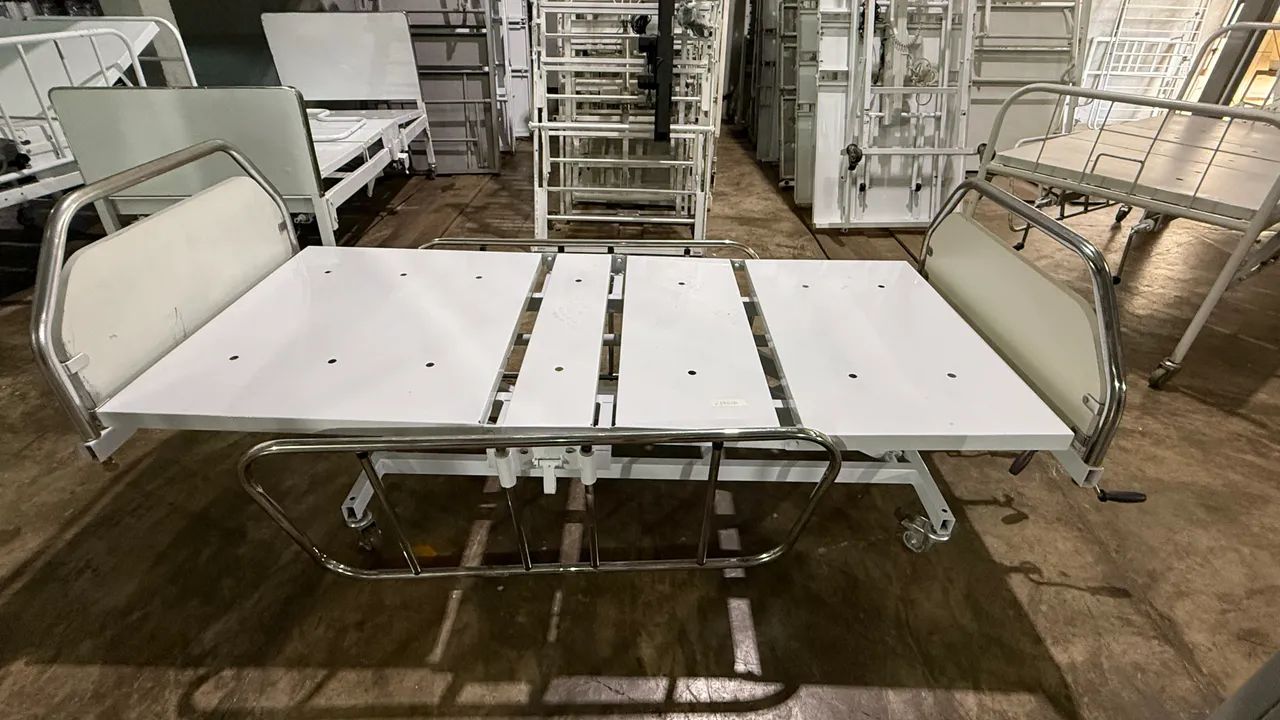 Cama hospitalar manual com elevação de altura  - Foto 3