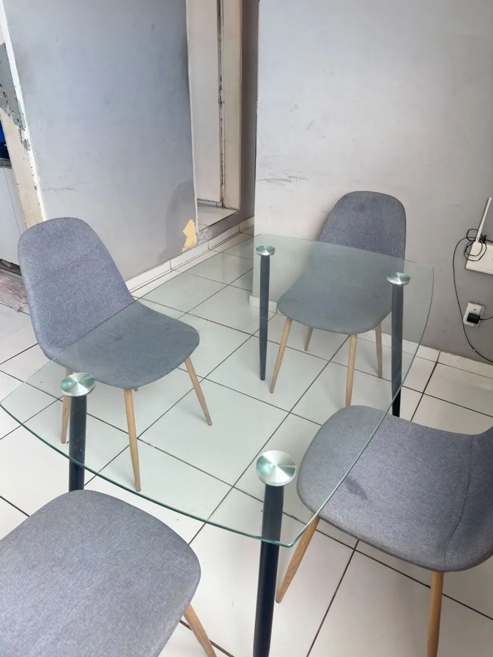Vendo Mesa com 4 cadeiras  - Foto 3
