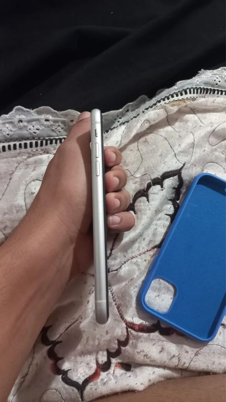 iPhone 11 branco 420rs - Foto 3